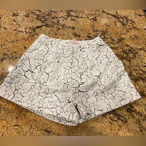 Cameo Dress Shorts Lined, White With Black Crackle Size Small